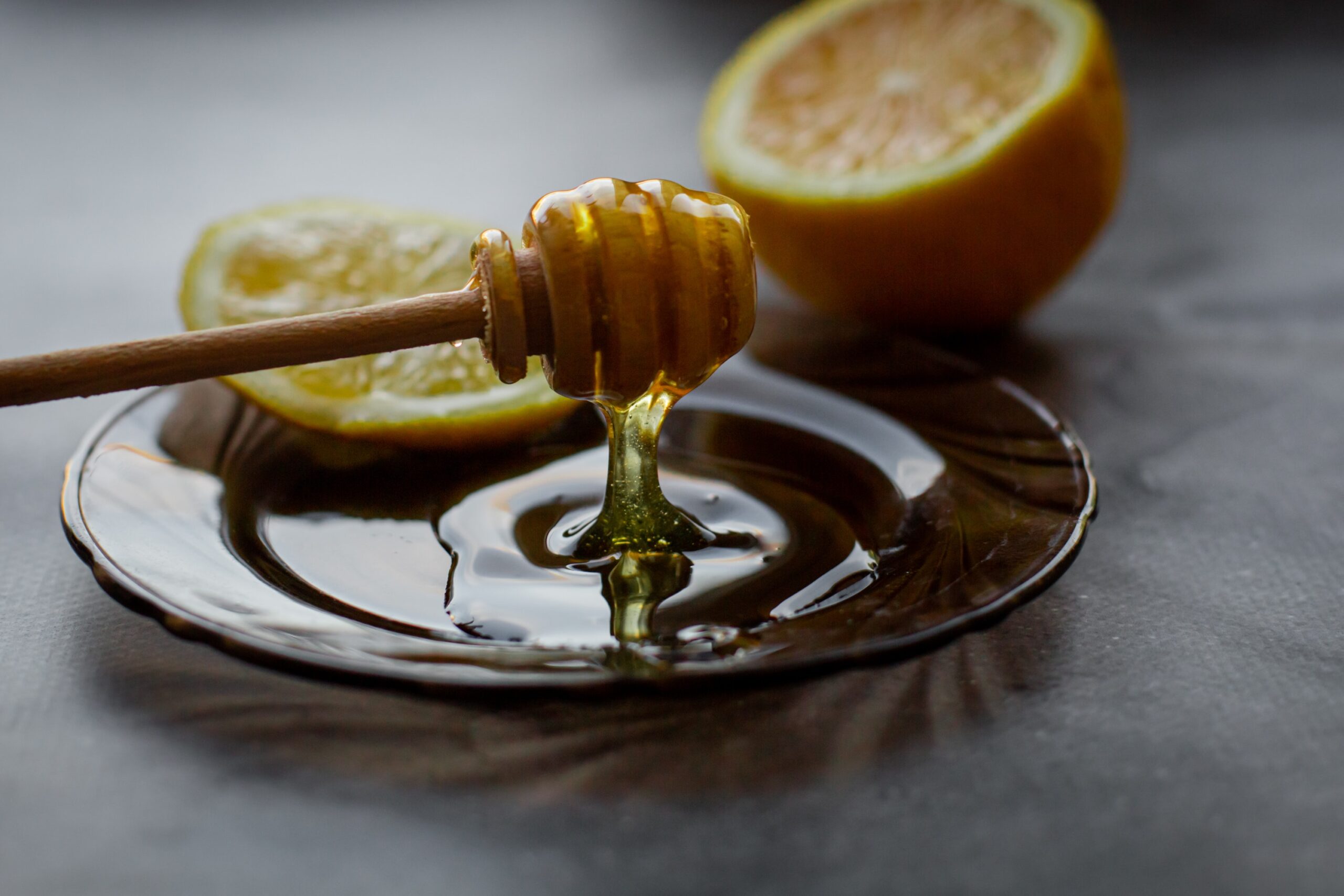 Honey and lemon for oily skin