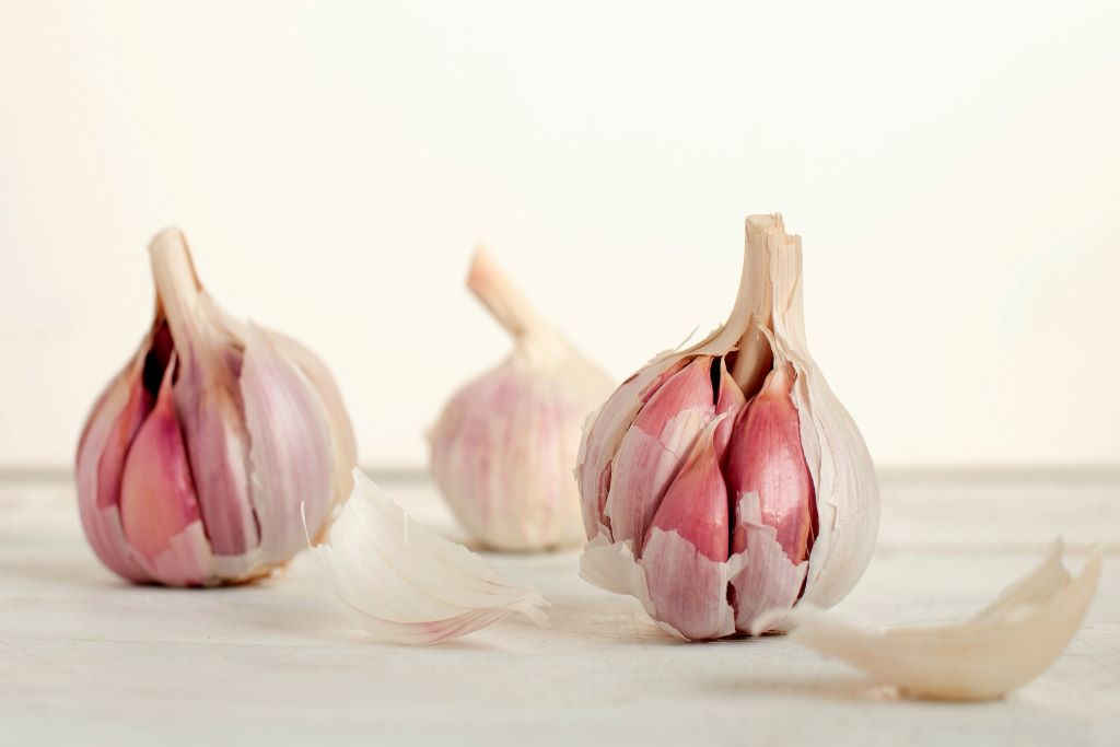 Garlic Prevents diseases such as Alzheimer’s and dementia